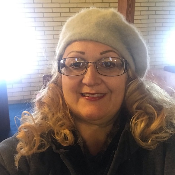 Meet your Posher, Rena - Picture 1 of 1